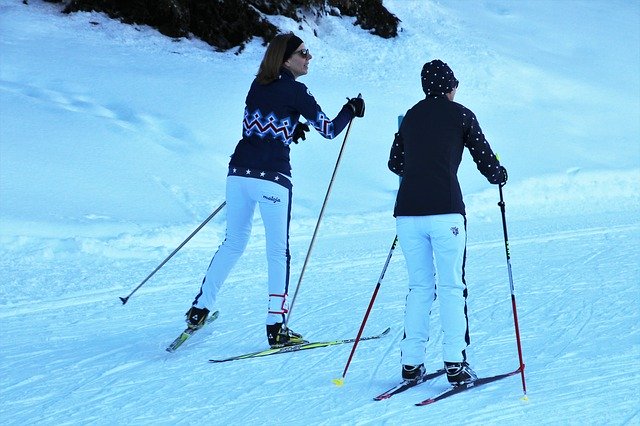 Gdzie uczyć się jazdy na nartach? Wyciągi i trasy narciarskie dla początkujących w polskich górach